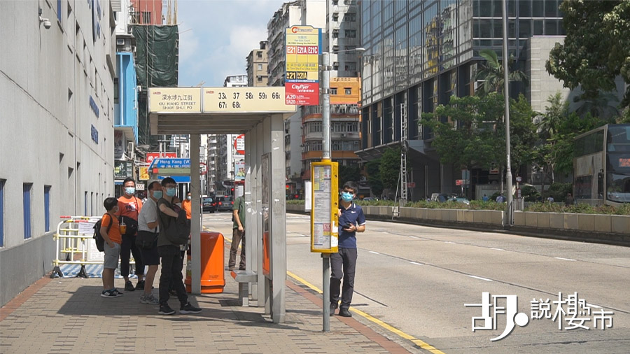 「長沙灣道」也有不少巴士可以往來市區