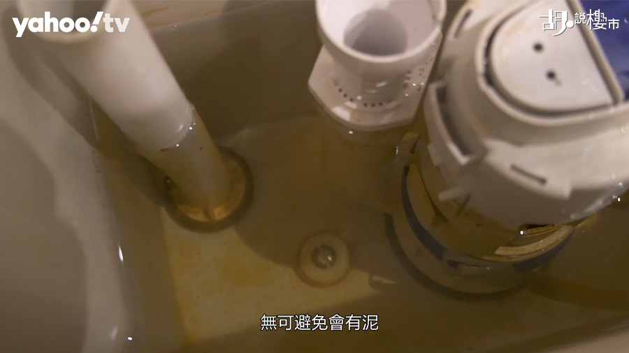 水箱內充滿砂石