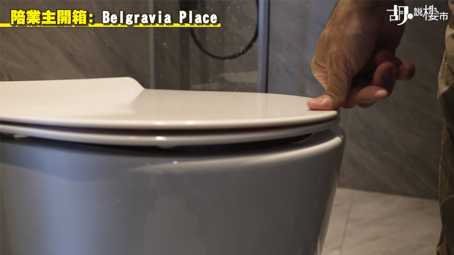 座廁板與座廁之間空隙大得可放入手指,無法蓋攏